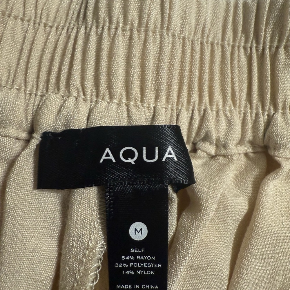 Aqua Tan Pleated Shorts Size M - Picture 4 of 10